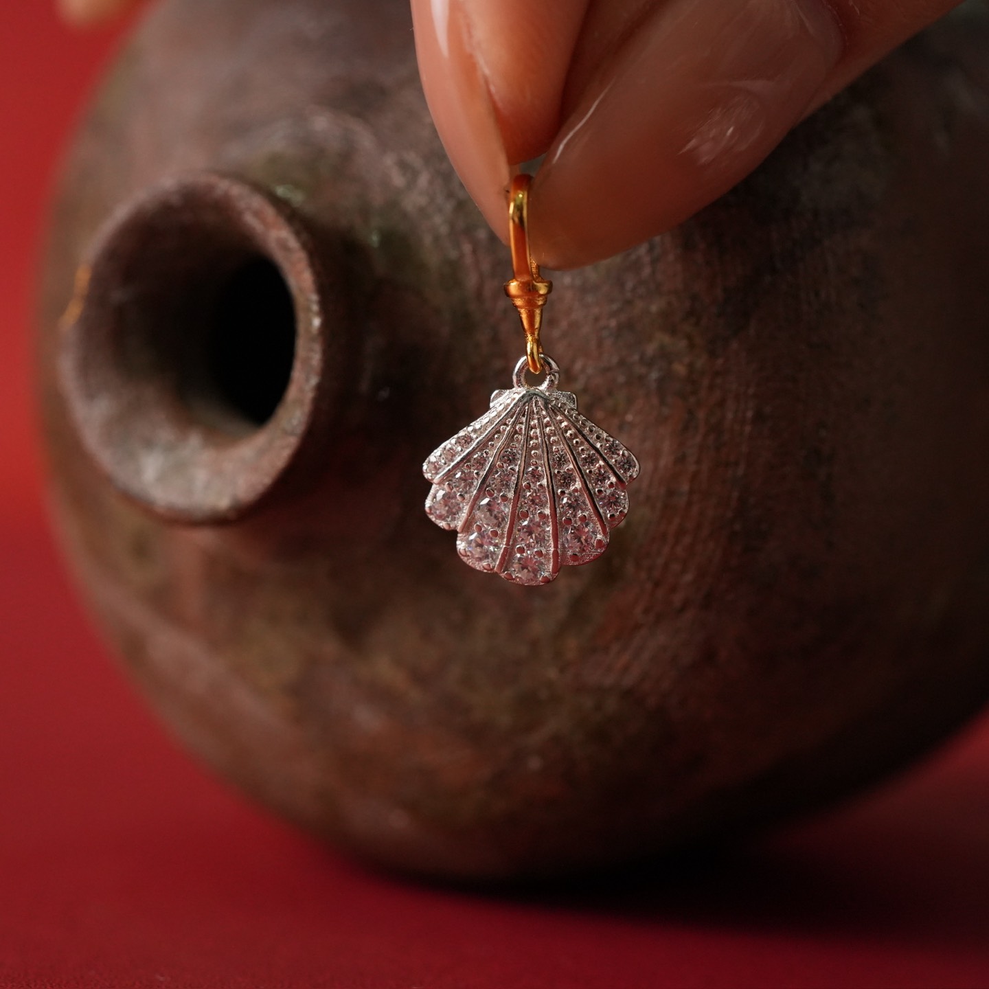 Charm bạc vỏ sò đính đá
