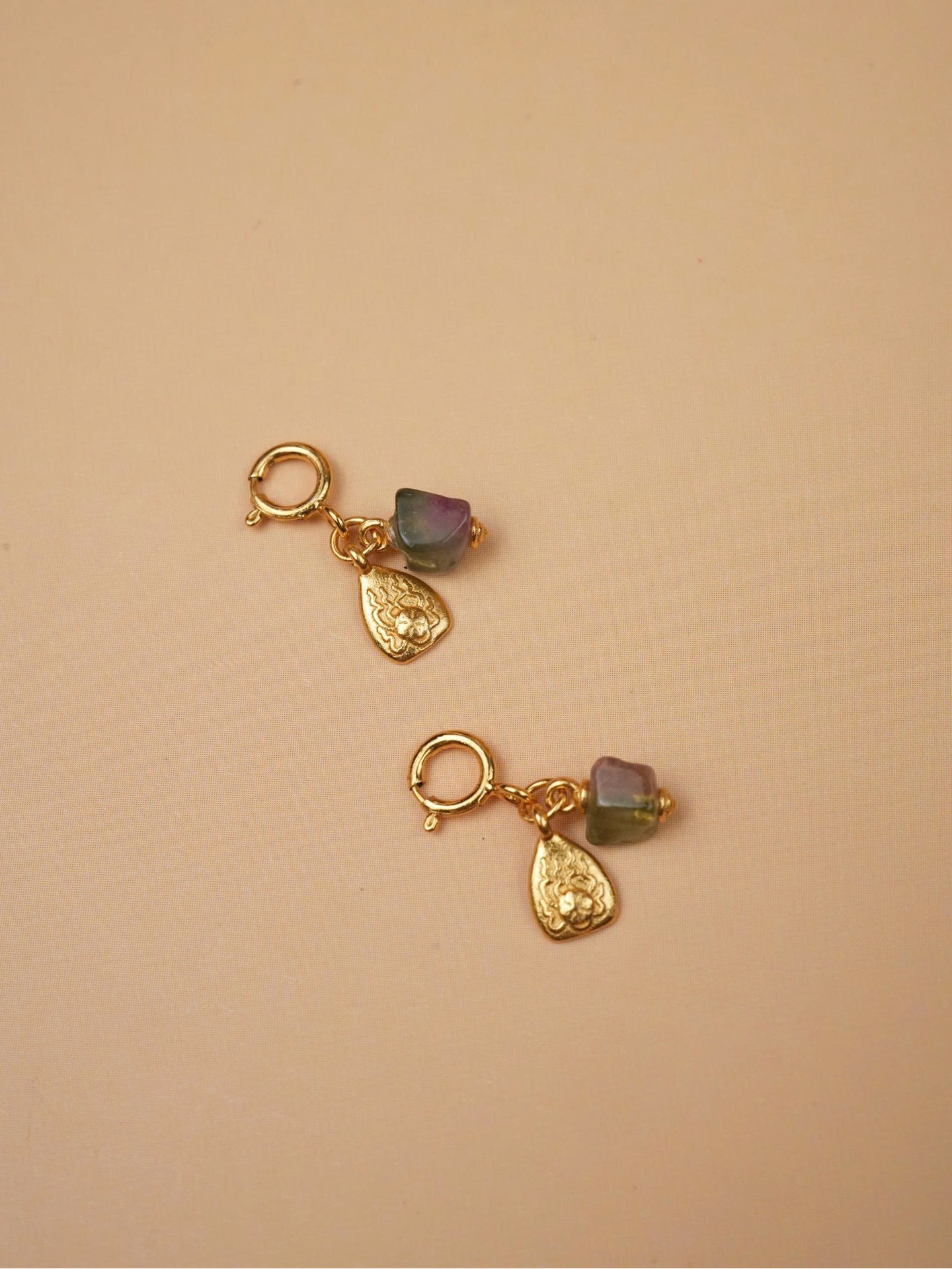 Charm tourmaline dưa hấu+ charm bạc chữ Rune biểu tượng thần tài