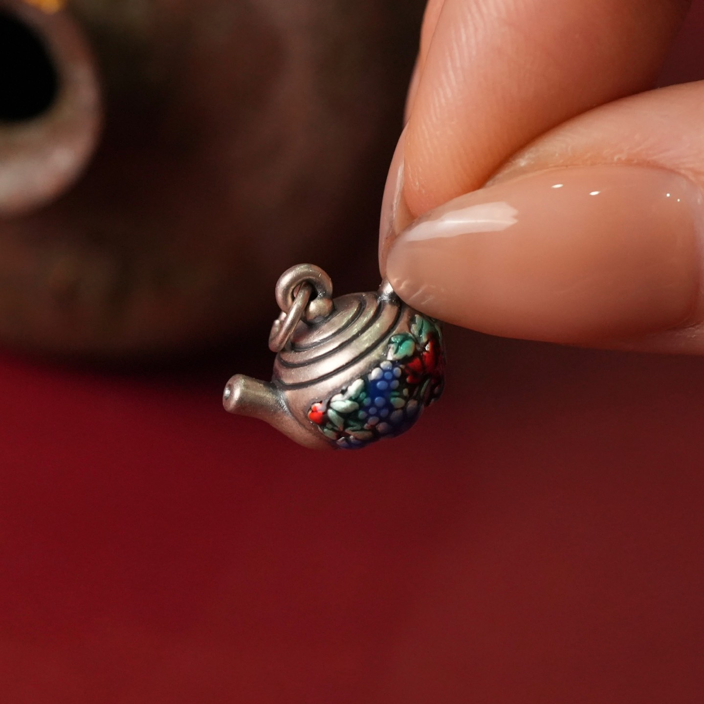 Charm bình trà khảm pháp lam