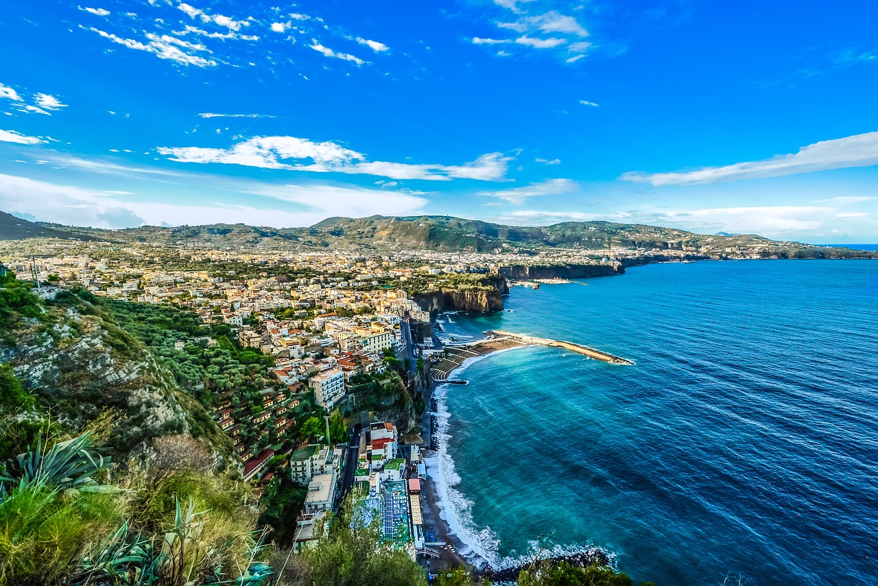Biển Amalfi: Hòa Quyện Giữa Nghệ Thuật Xây Dựng và Di Sản Lịch Sử