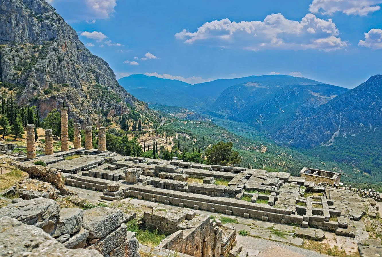 Đền Apollo ở Delphi: Nơi Giao Thoa Giữa Ánh Sáng Thần Thoại và Lịch Sử Cổ Đại