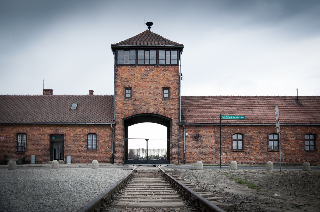 Auschwitz-Birkenau: Nơi Đau Đớn và Tưởng Nhớ Trong Lịch Sử Nhân Loại