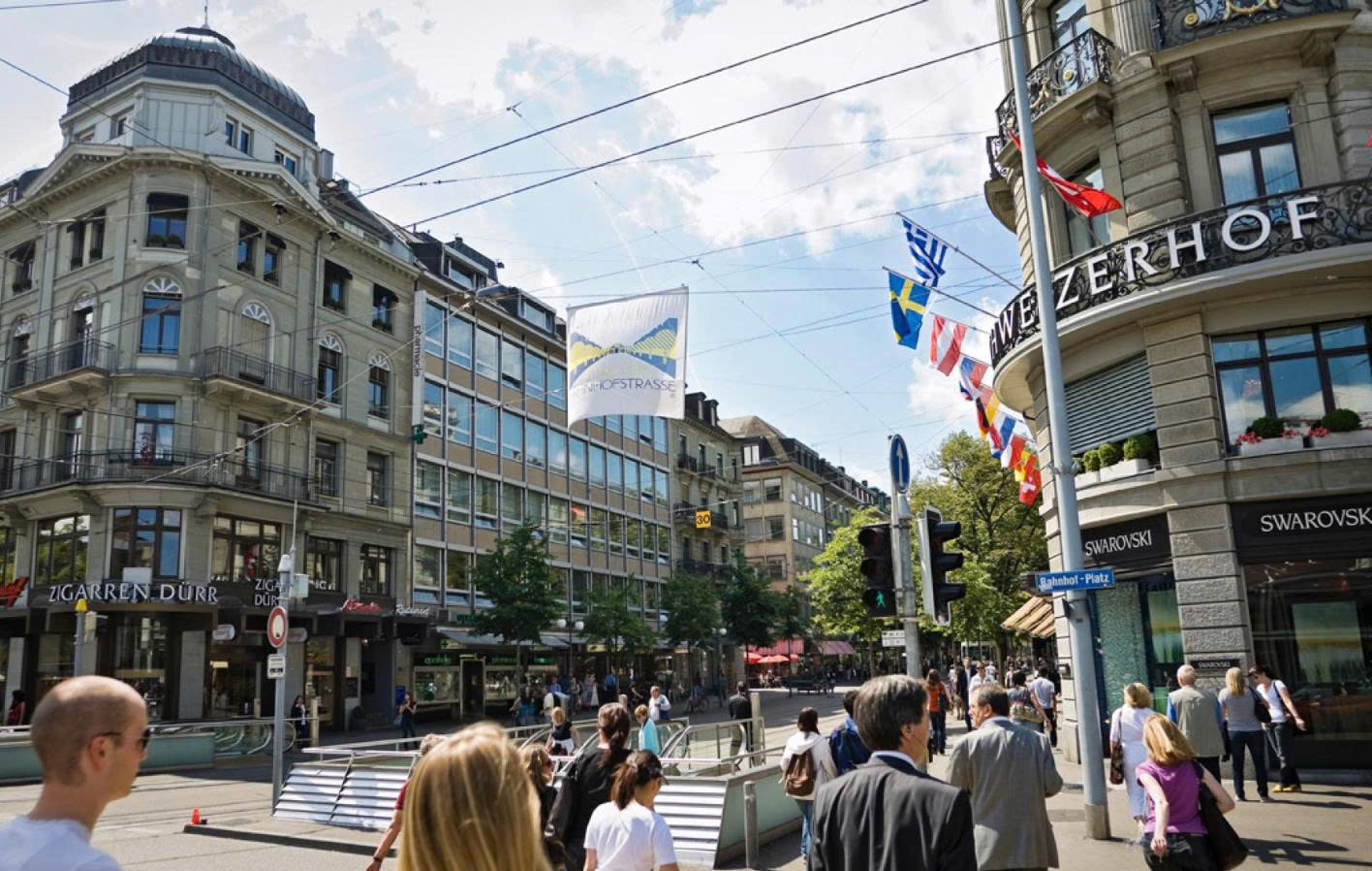 Bahnhofstrasse – Biểu Tượng Mua Sắm và Văn Hóa Ở Zurich