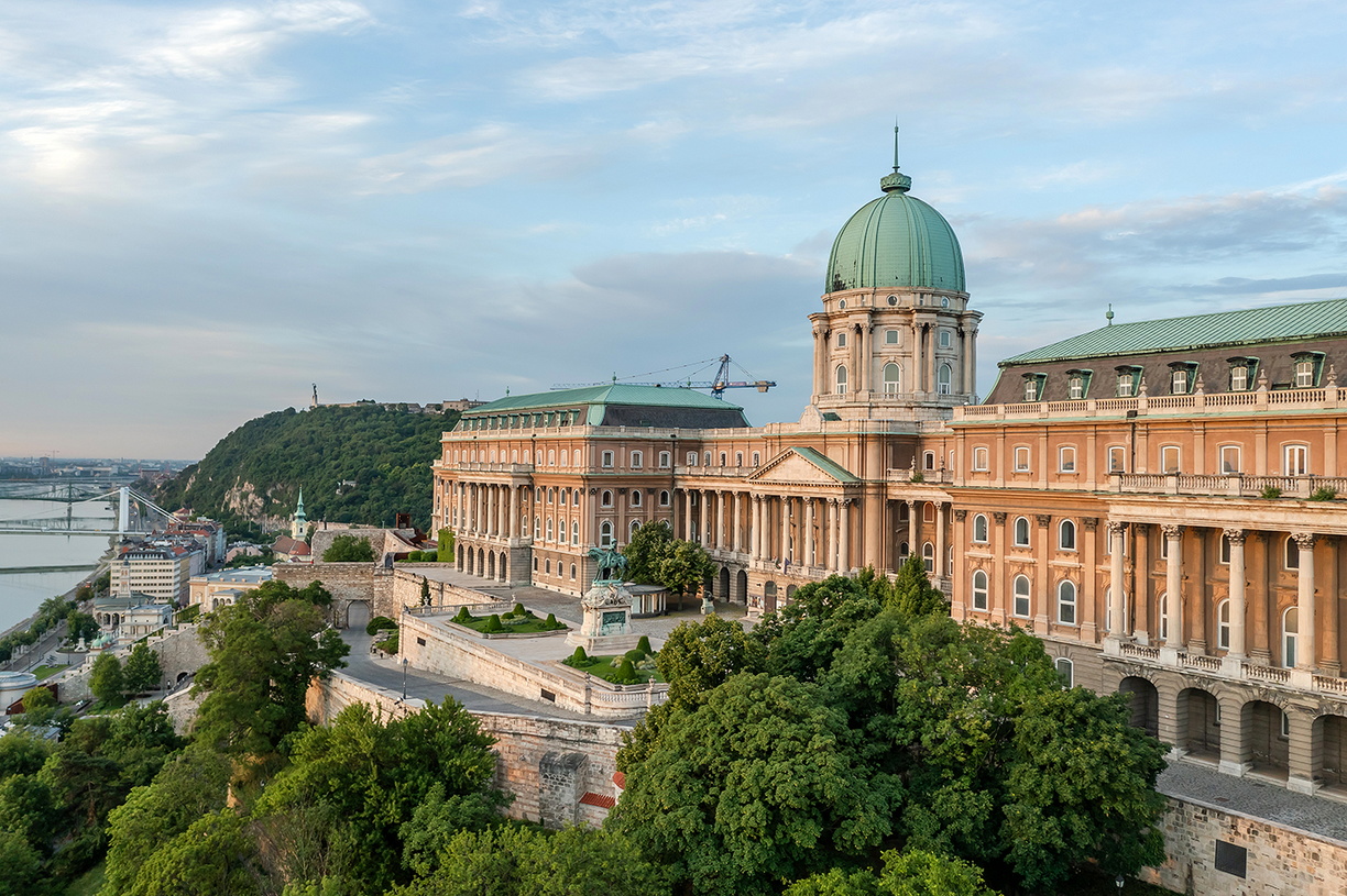 Buda Castle: Kho Báu Lịch Sử Trên Đỉnh Thành Phố Budapest