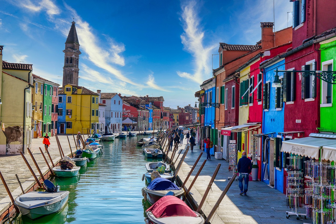 Burano: Sổ Tay Màu Sắc của Nghệ Thuật và Văn Hóa