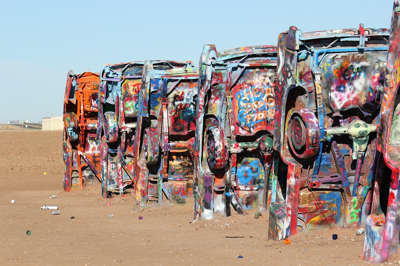 Cadillac Ranch: Nơi linh thiêng cho những người đi trên The Mother Road ở Amarillo