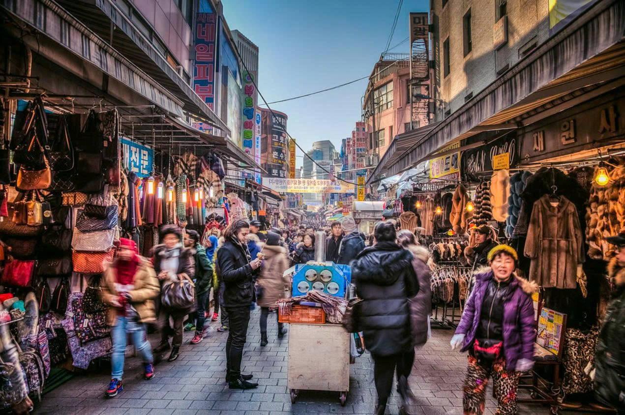 Sức Sống Văn Hóa và Thương Mại Tại Thị Trường Dongdaemun, Seoul