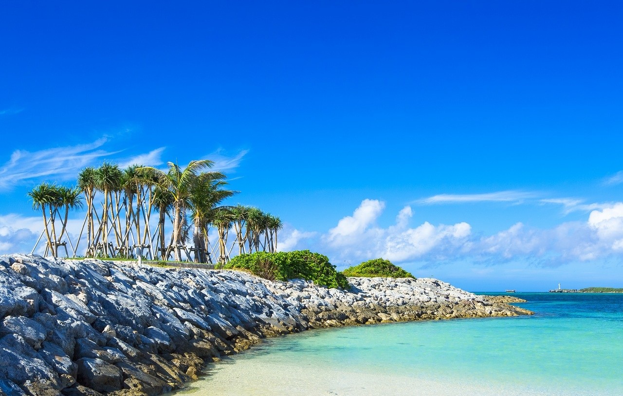 Bãi biển Emerald: Nghỉ ngơi và tắm nắng tại bãi biển nổi tiếng ở Okinawa-Nhật Bản