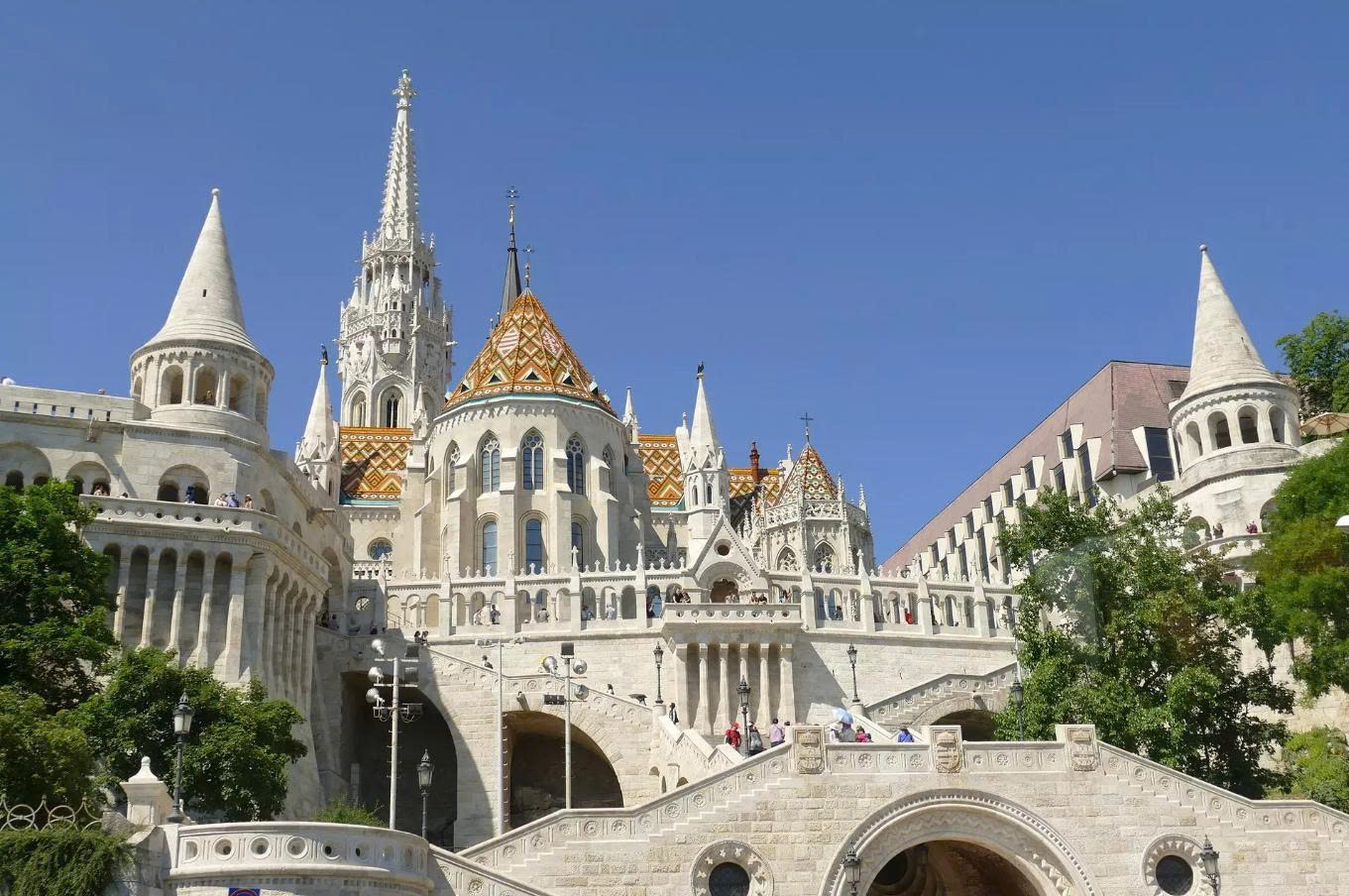 Tinh Hoa Budapest: Khám Phá Vẻ Đẹp Lãng Mạn tại Fishermen’s Bastionv