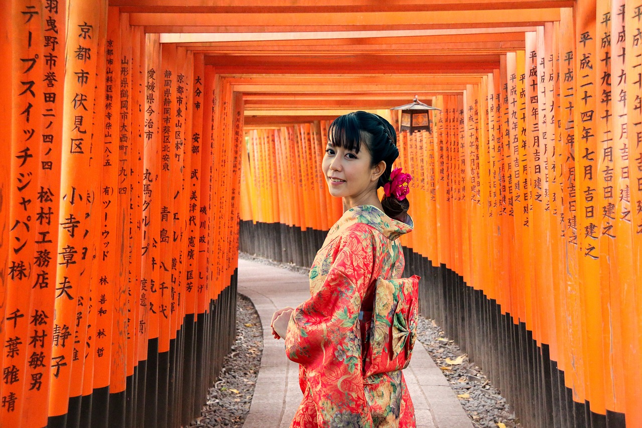 Fushimi Inari Taisha: đền thờ ngàn cổng tại Nhật