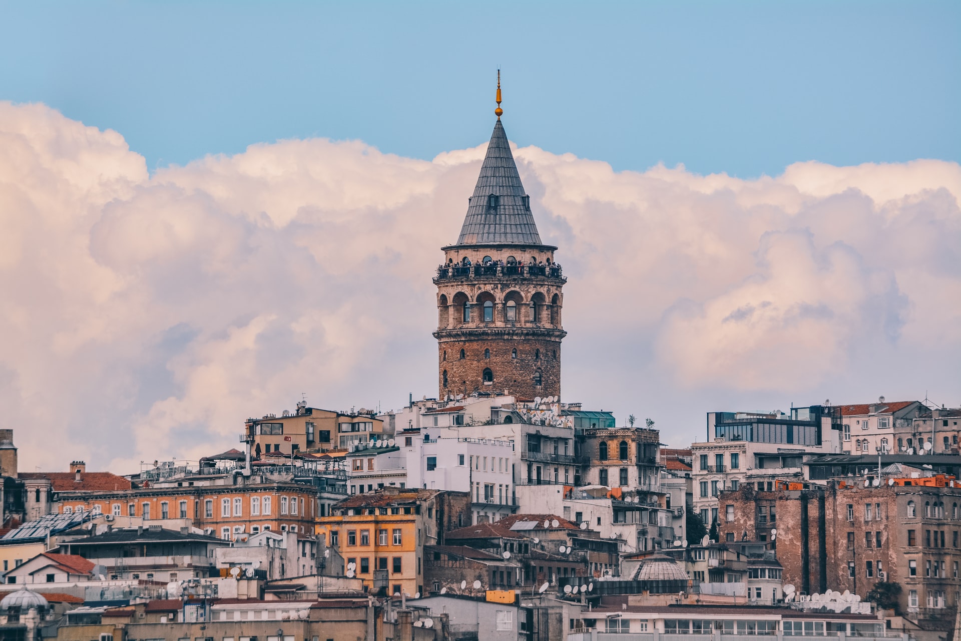 Tháp Galata: Biểu Tượng Lịch Sử và Vẻ Đẹp Của Istanbul