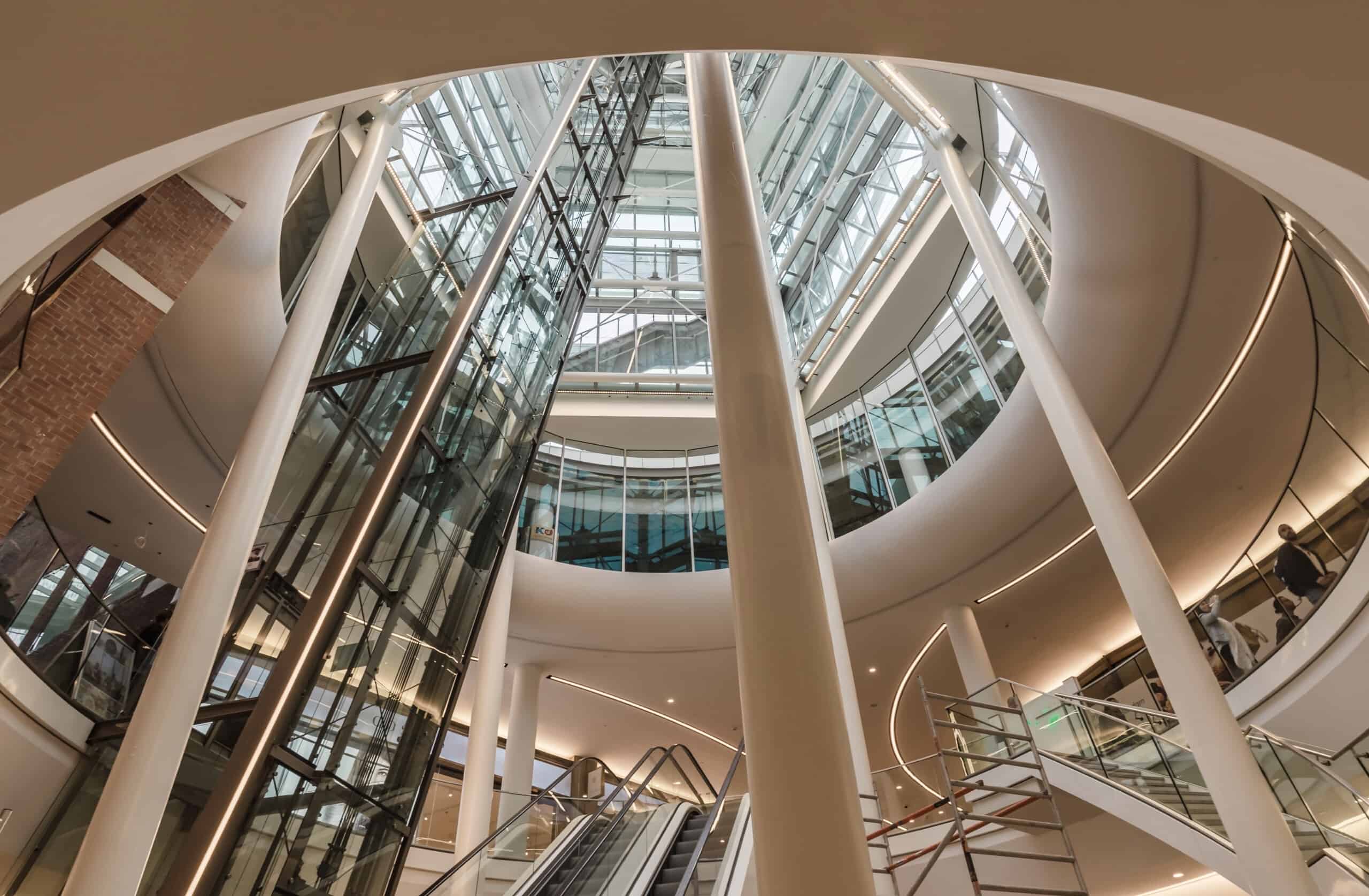 Kalverpassage: Trung Tâm Mua Sắm và Giải Trí Ấn Tượng ở Amsterdam