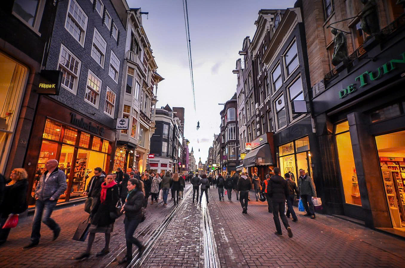 Khám Phá Thế Giới Mua Sắm Tại Khu Phố Kalverstraat, Amsterdam