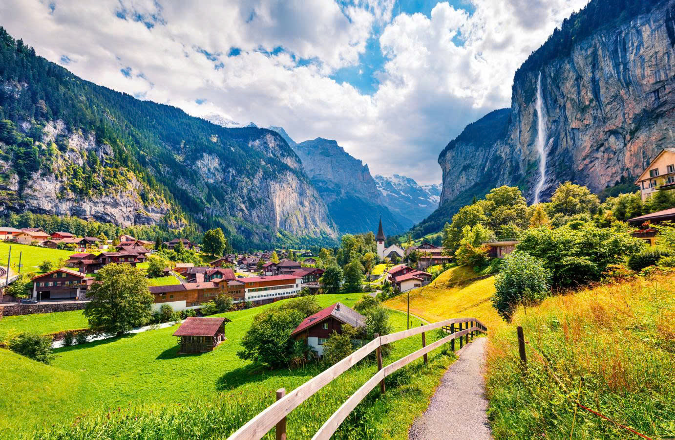 Lauterbrunnen – Hạt Giọt Thiên Nhiên Nằm Giữa Cánh Đồng Núi Alps