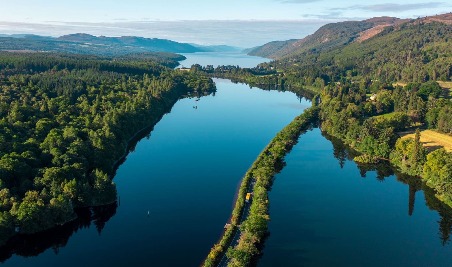 Hồ Loch Ness: Bí ẩn và Vẻ Đẹp của Vùng Đất Highland