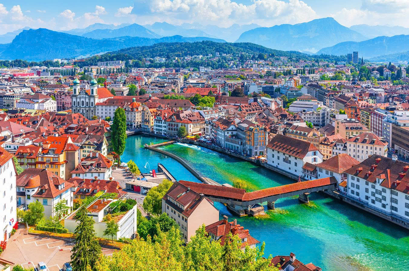 Lucerne: Khám phá thành phố cổ kính với kiến trúc tuyệt đẹp và bờ hồ xanh mát ở Thụy Sĩ.