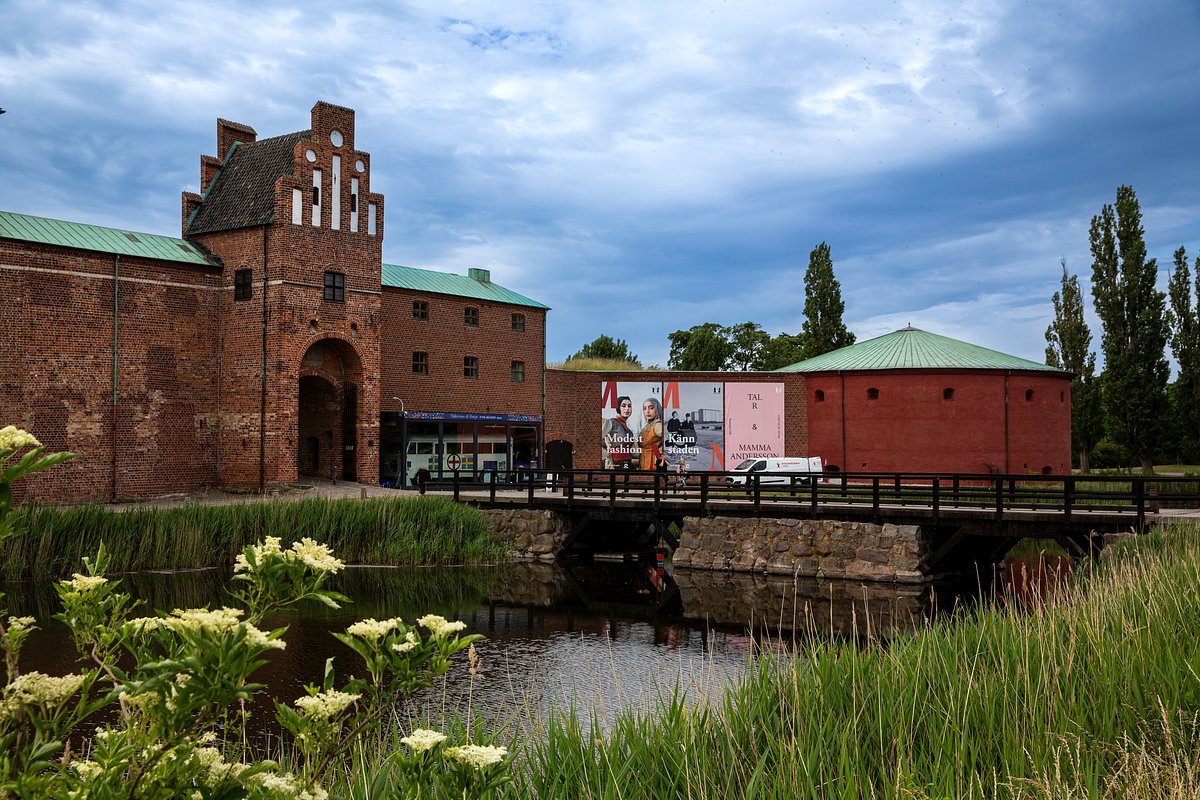 Malmö Castle: Lâu Đài Lịch Sử Trên Bờ Biển Phía Nam Thụy Điển