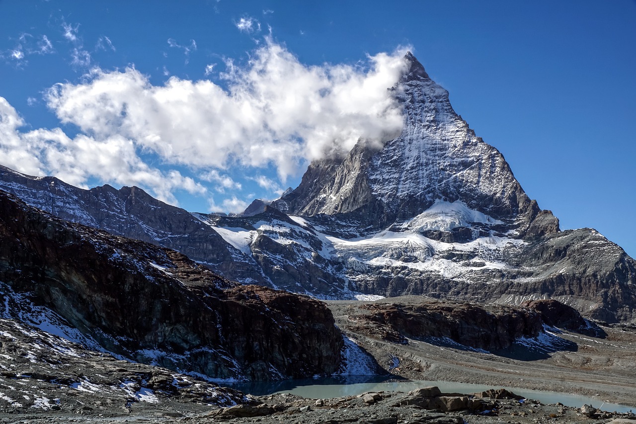 Khám phá Núi Matterhorn: Biểu tượng nổi bật của Thụy Sĩ với vẻ đẹp và độ cao ấn tượng tại châu Âu