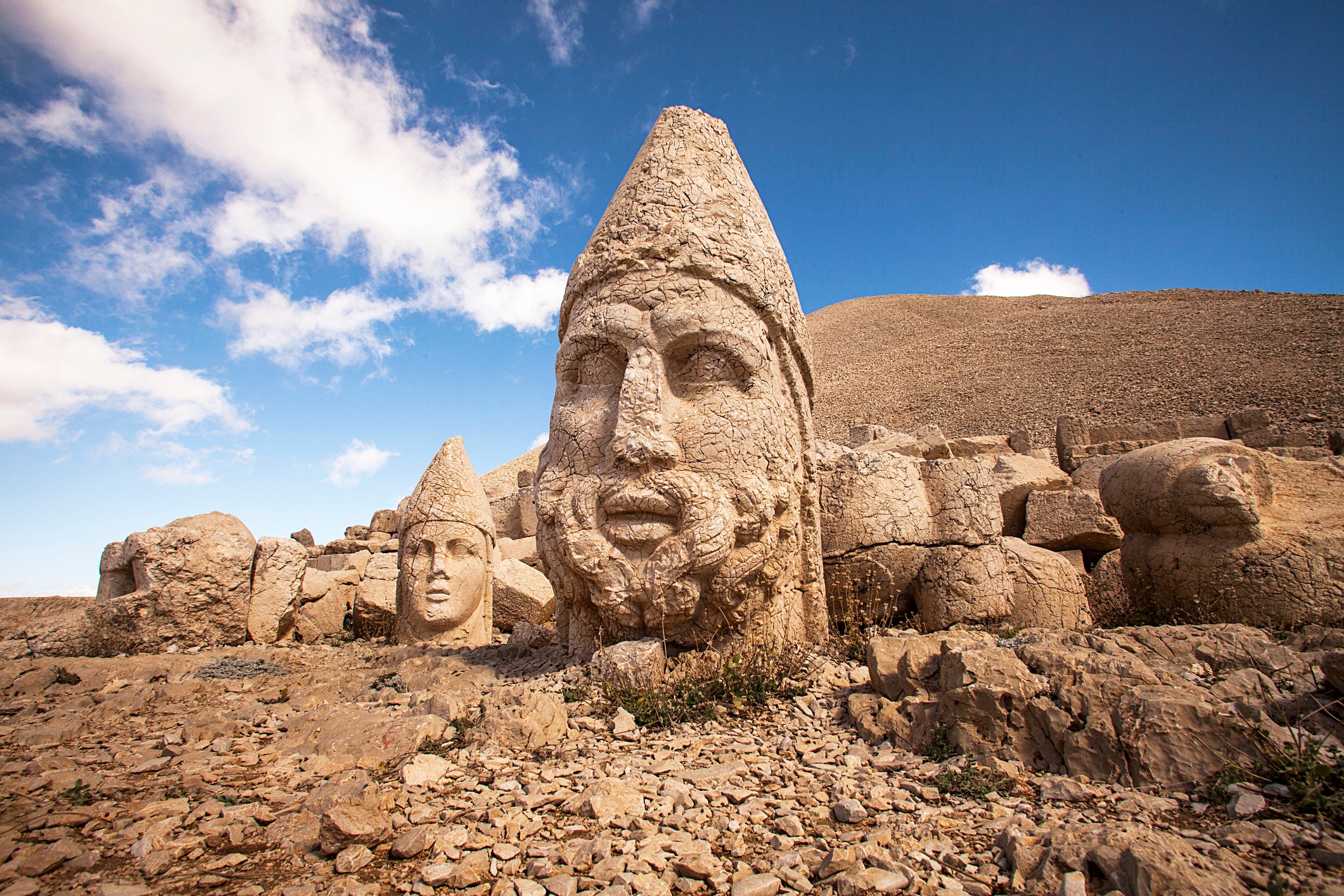 Mount Nemrut: Sự Kỳ Diệu của Đỉnh Núi và Di Tích Lịch Sử