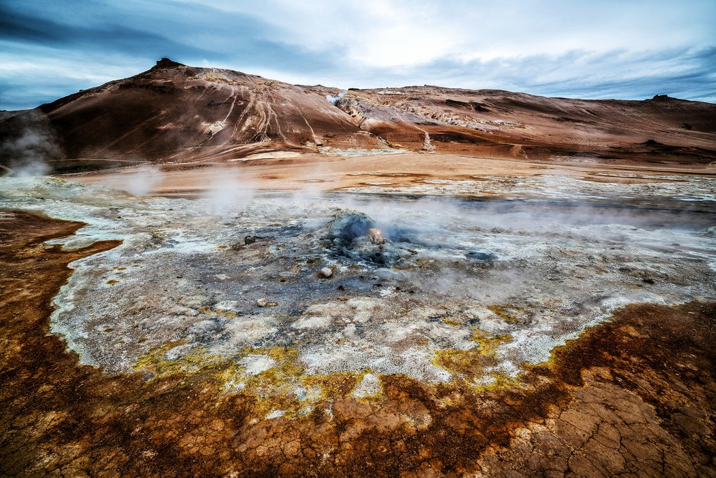 Hồ Mývatn: Thiên nhiên Huyền Bí và Kỳ Diệu tại Bắc Iceland