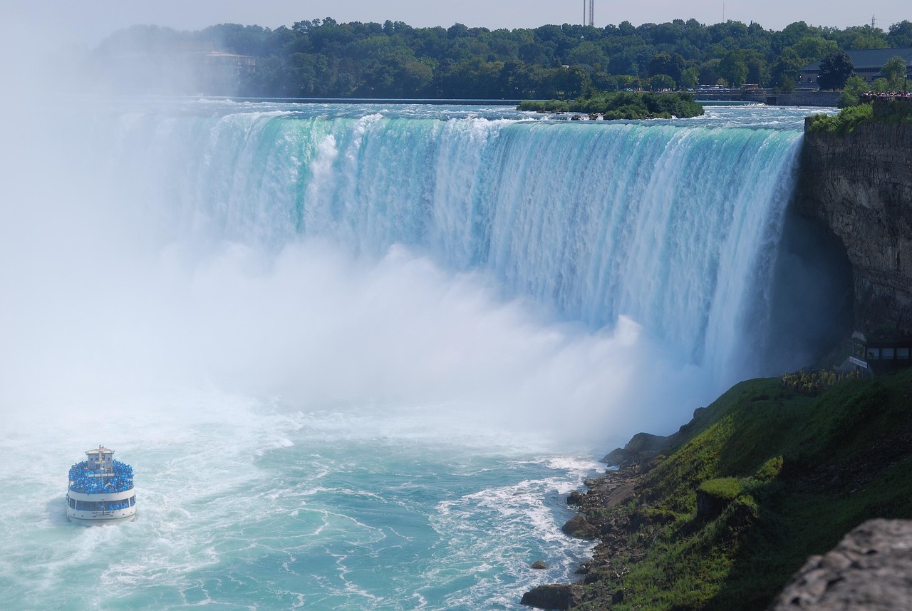 Thác Niagara Falls: thác nước hùng vĩ ở biên giới Canada-Mỹ