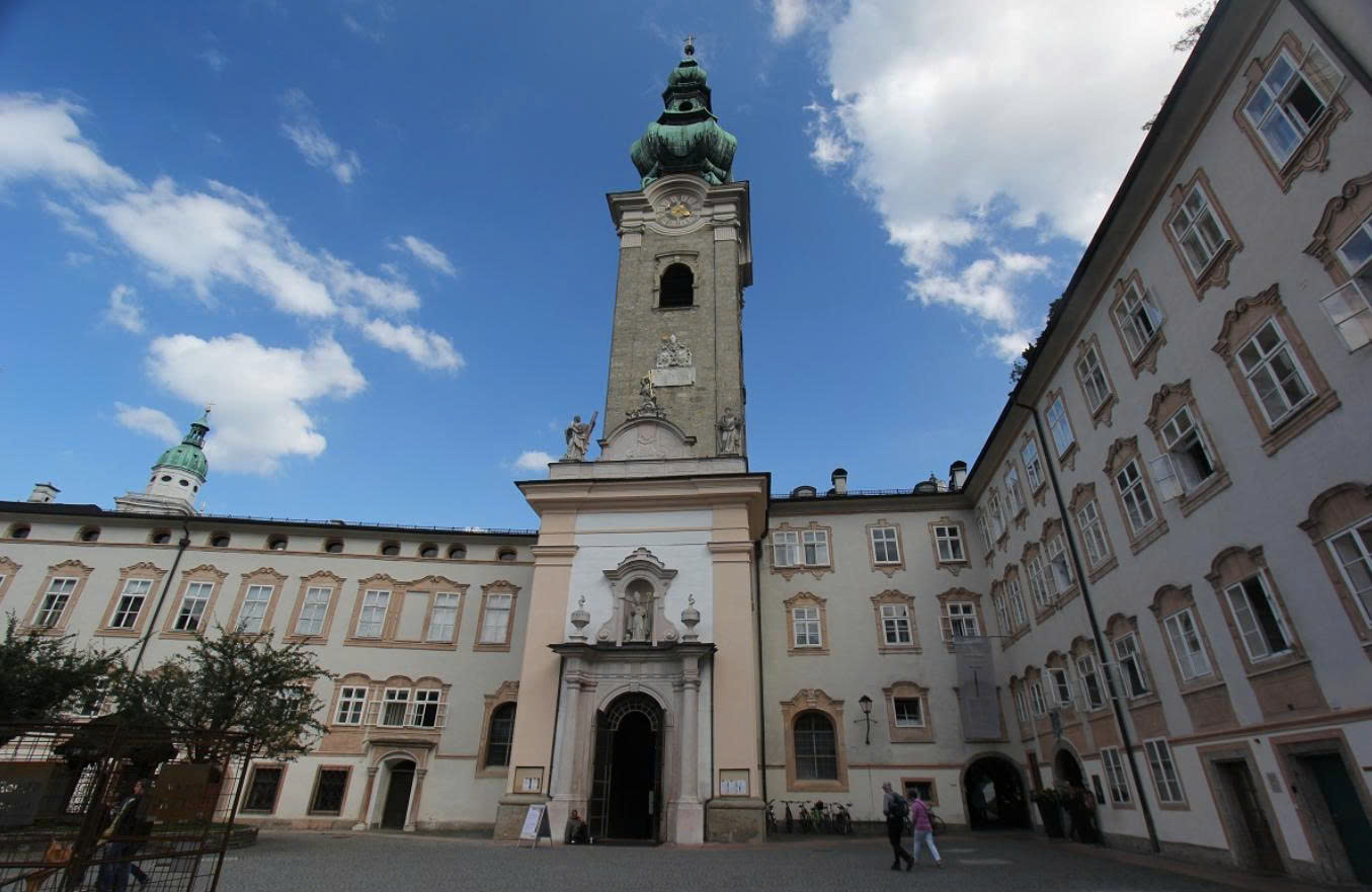 Báu Vật Lịch Sử và Nghệ Thuật Tôn Giáo: Nhà Thờ Old St. Peter – Salzburg, Áo