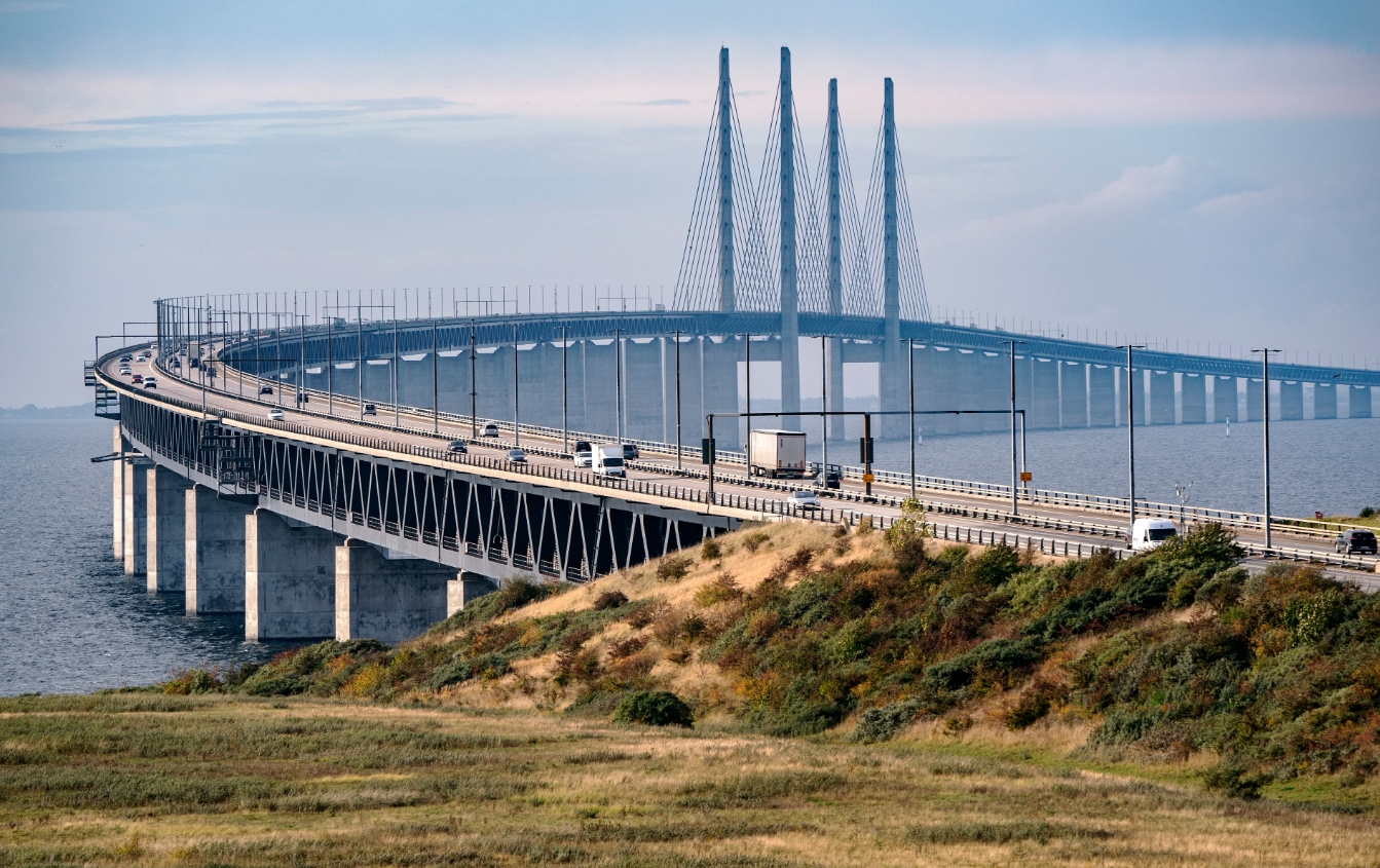 Cầu Oresund: Biểu Tượng Kỹ Thuật và Vẻ Đẹp Biển Bắc