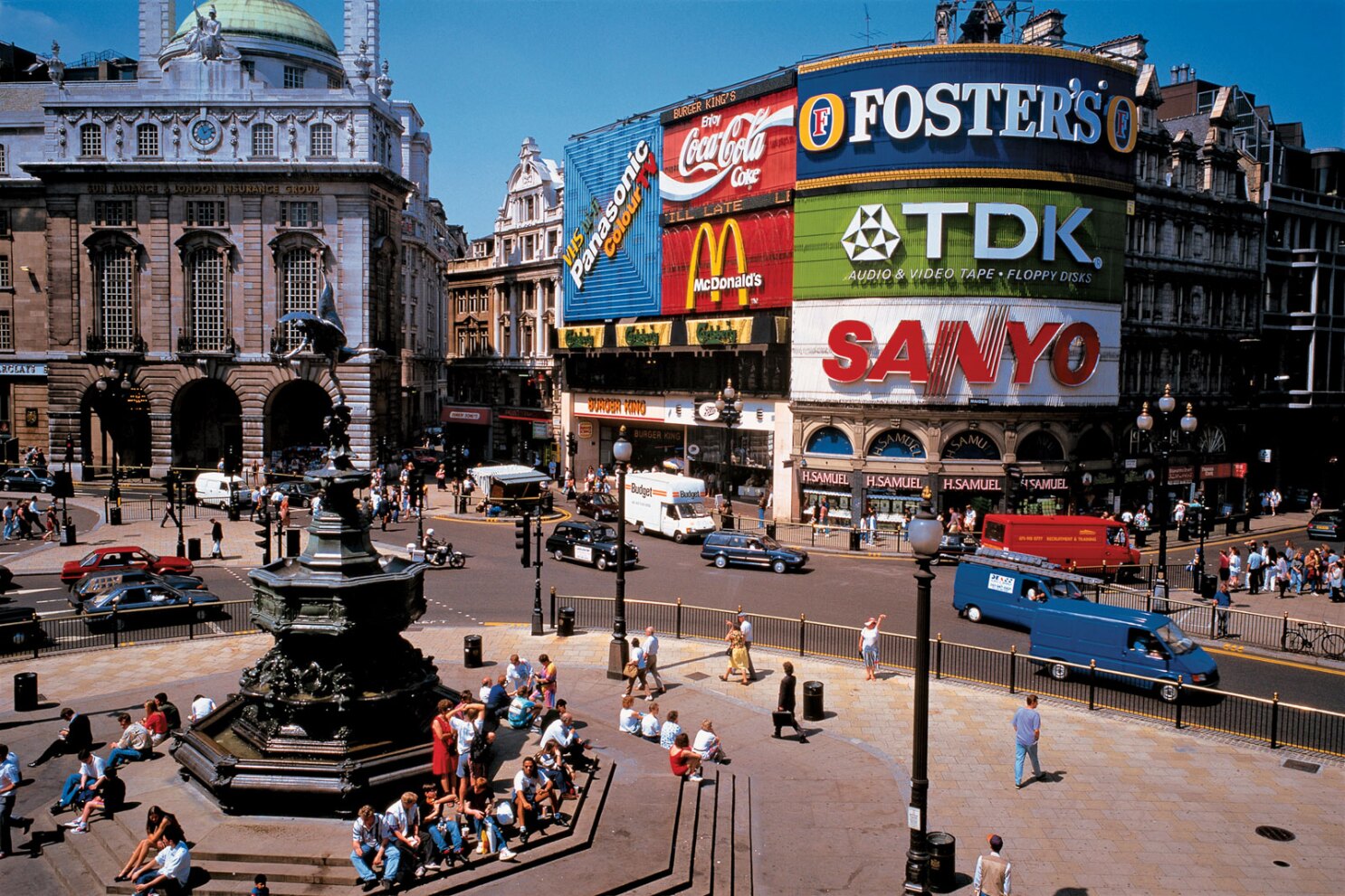 Piccadilly Circus: Trái Tim Sôi Động của London