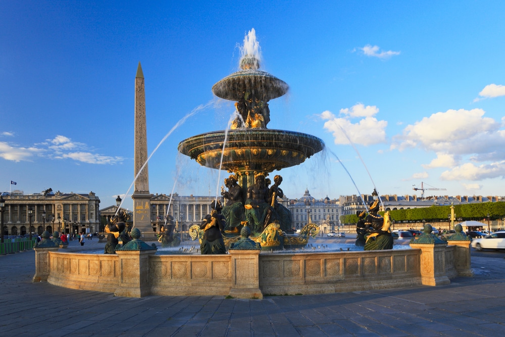 Lung Linh Ánh Đèn tại Place de la Concorde