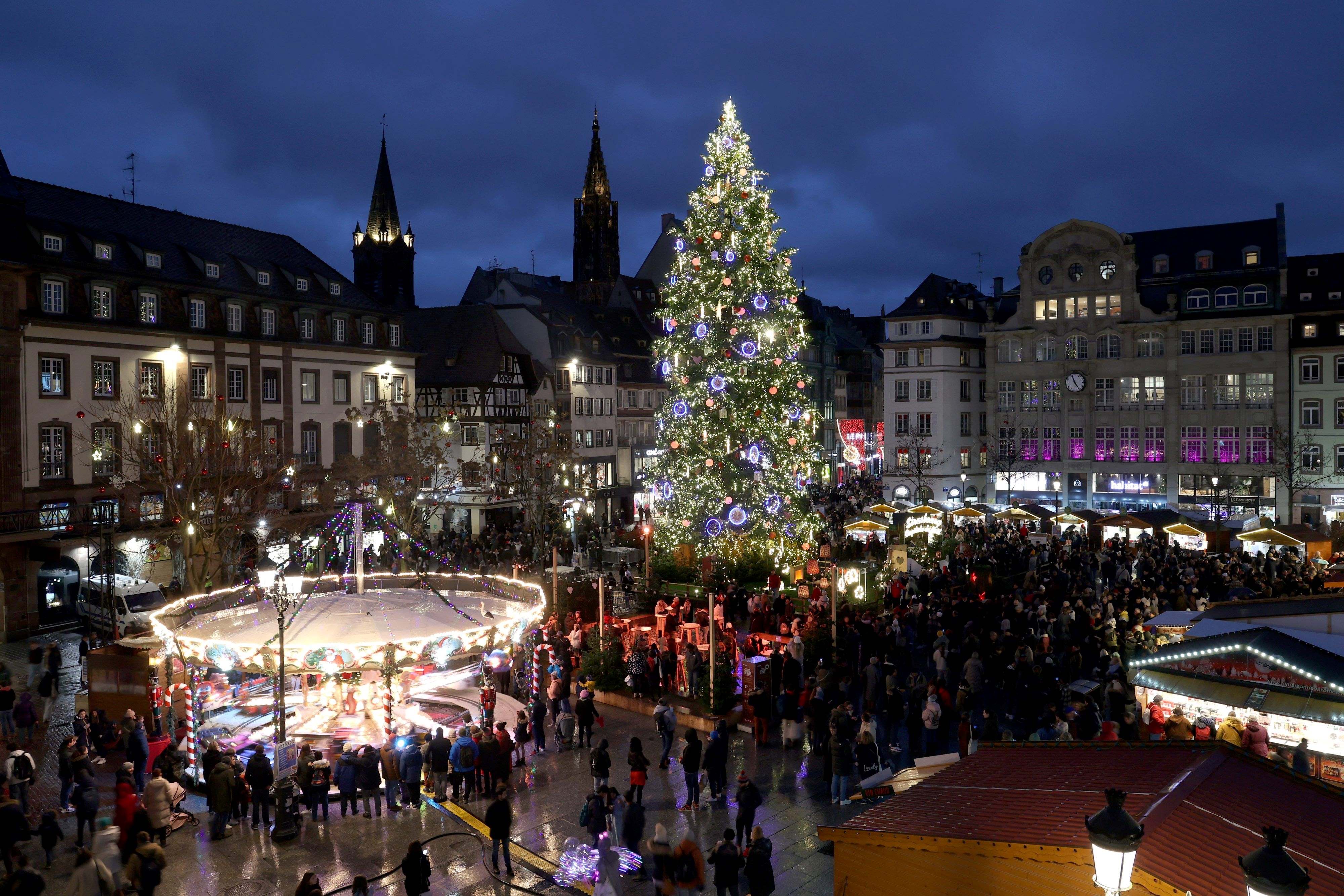 Place du Marché Strasbourg: Lễ Hội Mua Sắm và Lịch Sử Nổi Tiếng ở Trái Tim Thành Phố