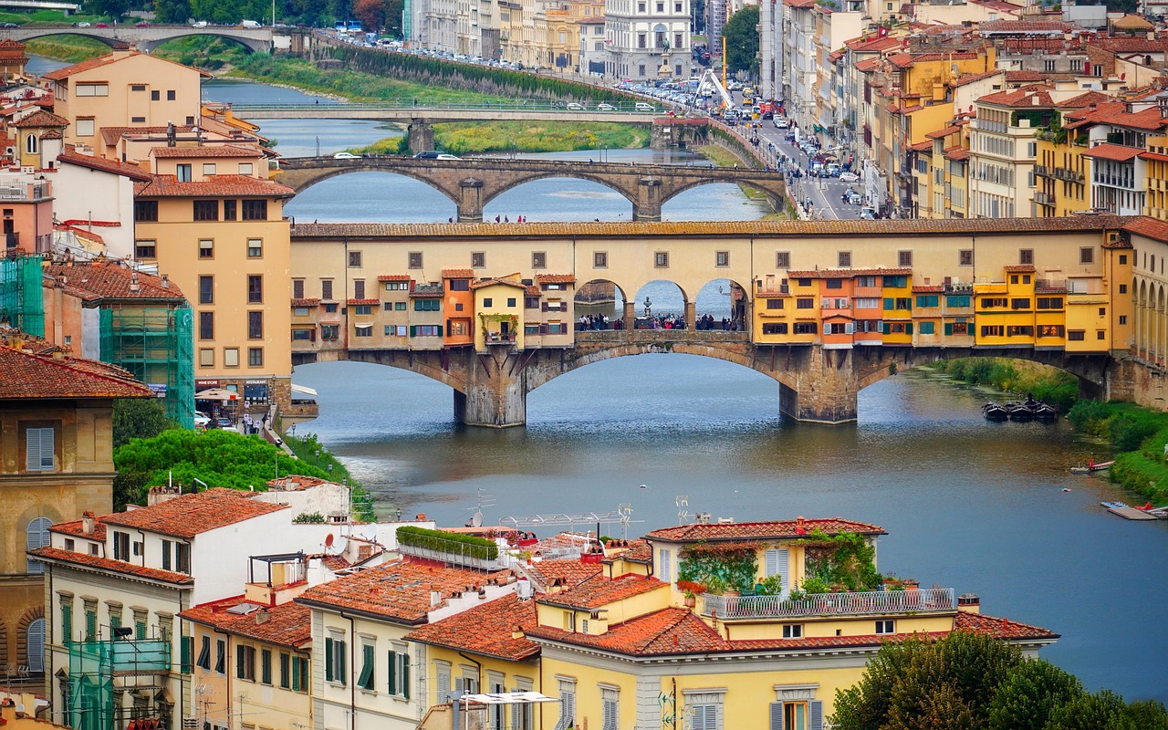 Đi Qua Cổ Kính Ponte Vecchio: Nét Đẹp Kiến Trúc và Nghệ Thuật Tại Florence