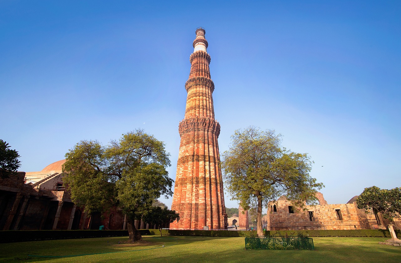 Qutub Minar: Cột Tháp Lịch Sử Độc Đáo của Delhi