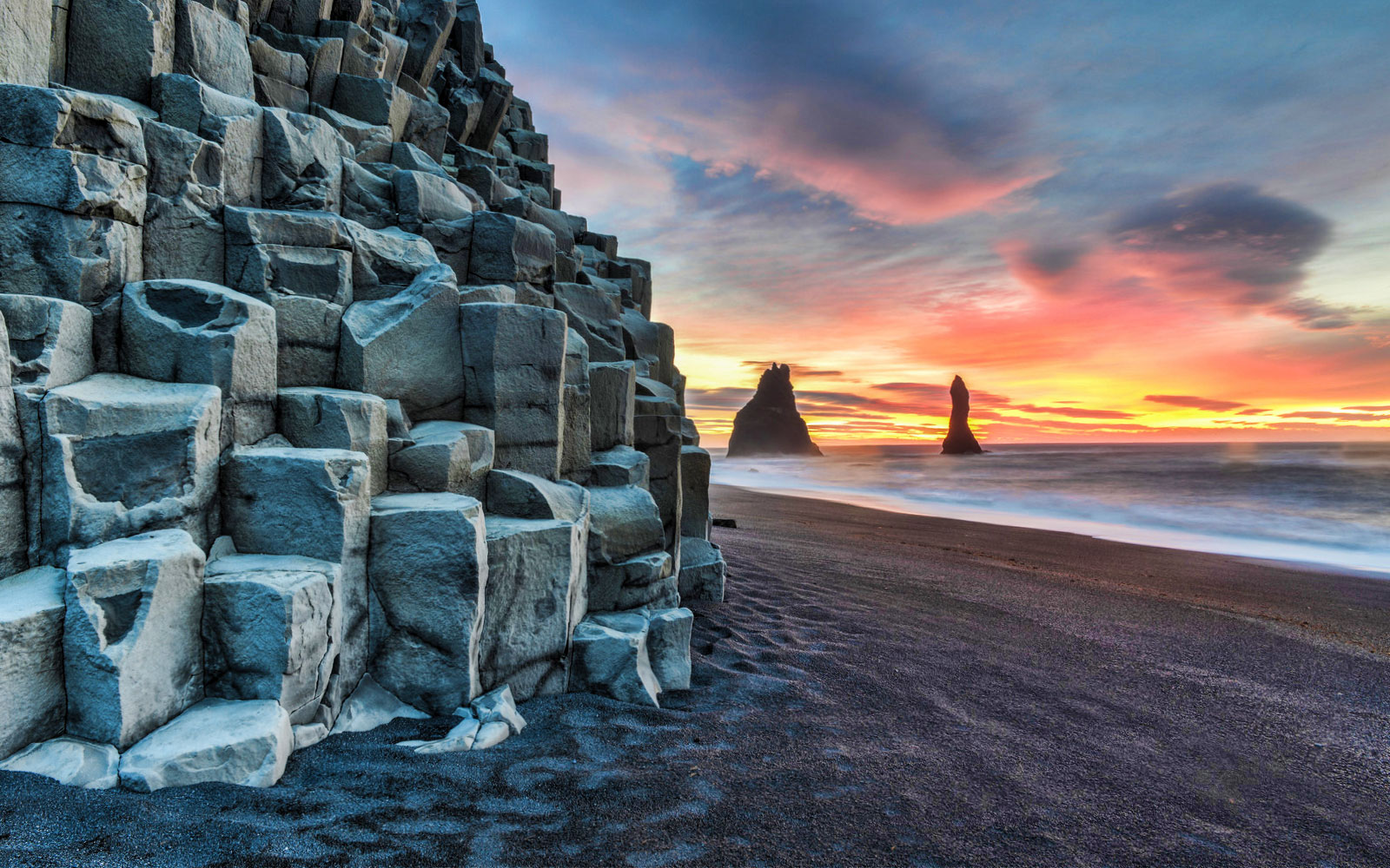 Biển Đen Reynisfjara: Điểm Đến Tuyệt Vời ở Iceland