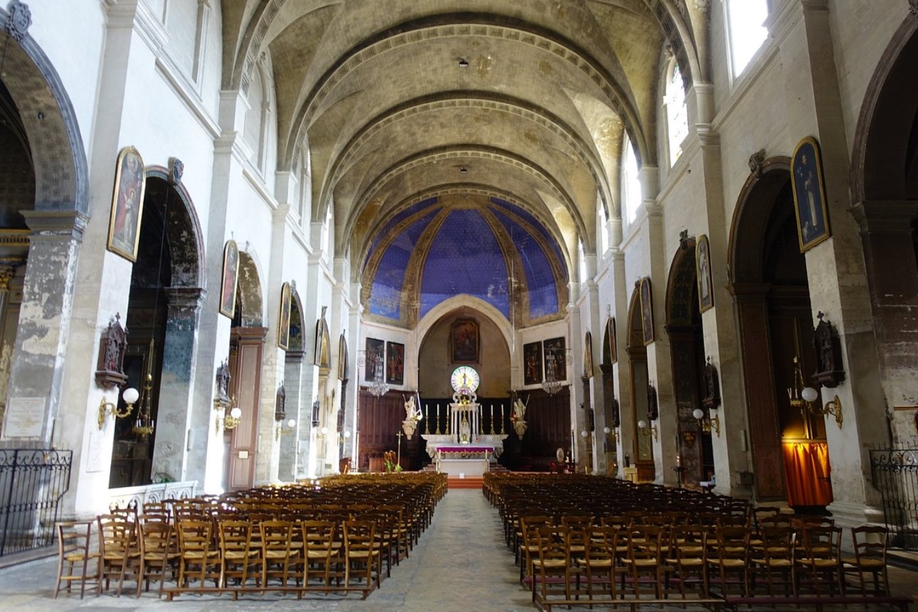 Nhà Thờ Saint Symphorien: Di Sản Lịch Sử và Nghệ Thuật ở Avignon