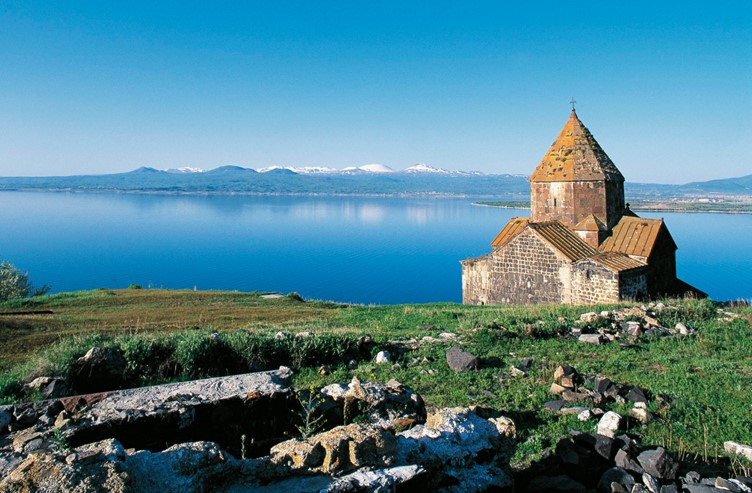 Hồ Sevan: Thiên Đàng Nước Ngọc Trong Lòng Armenia