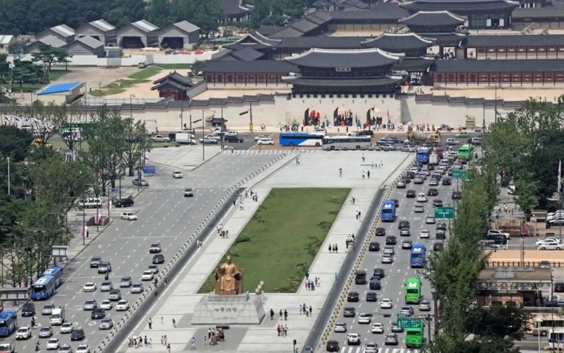 Quảng Trường Gwanghwamun: Trái Tim Lịch Sử của Seoul