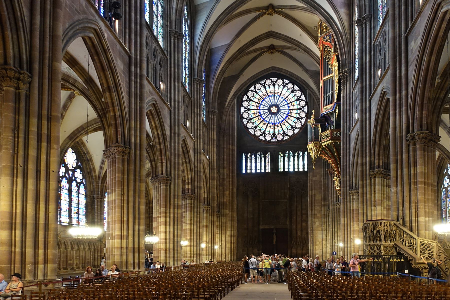 Đắm Chìm Trong Vẻ Đẹp Kiến Trúc của Strasbourg Cathedral