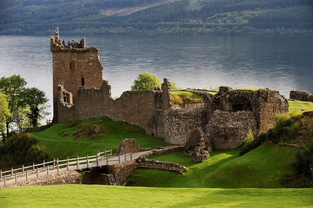 Lâu đài Urquhart: Bí Ẩn Trên Bờ Hồ Loch Ness