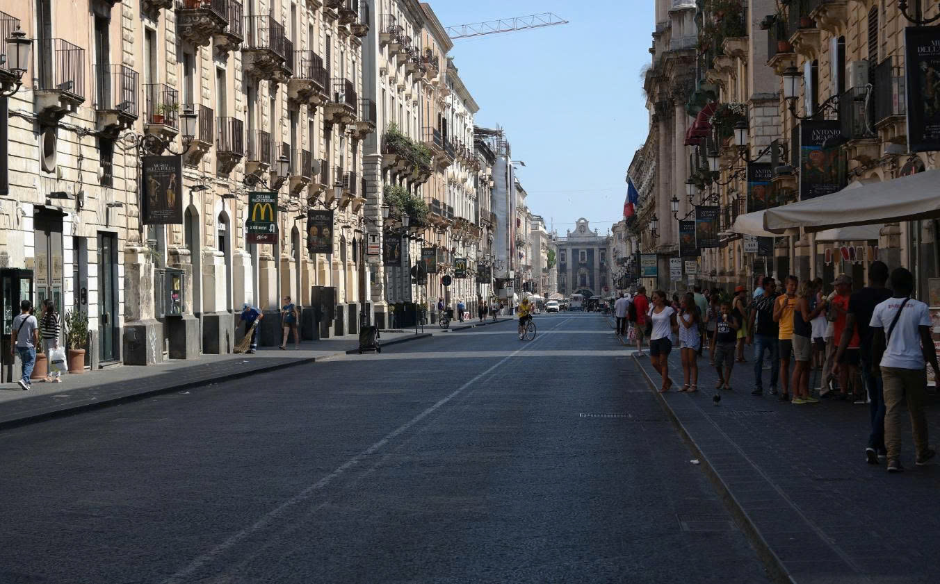 Via Etnea: Hành Trình Qua Lịch Sử, Nghệ Thuật và Văn Hóa tại Trái Tim Catania