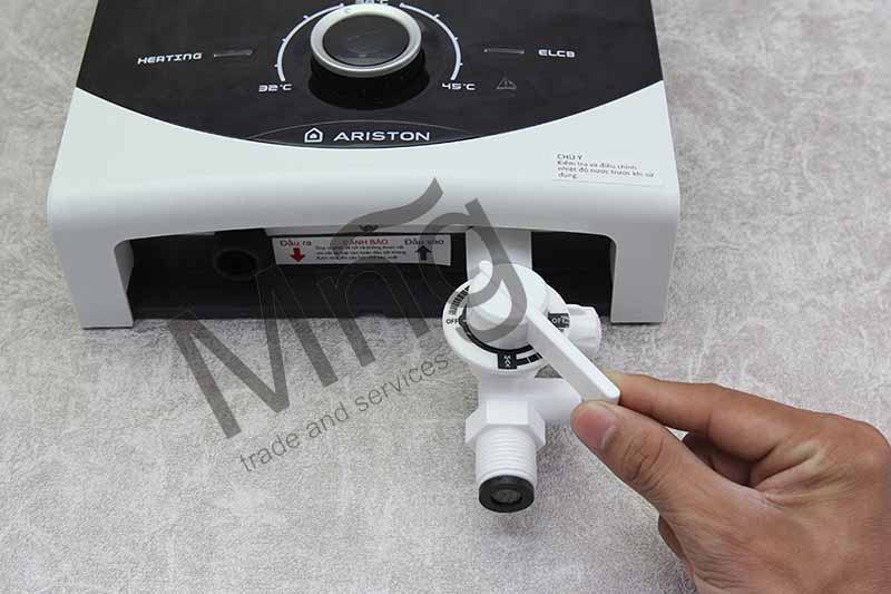 Bình tắm nóng lạnh sử dụng vào mùa đông như thế nào ?