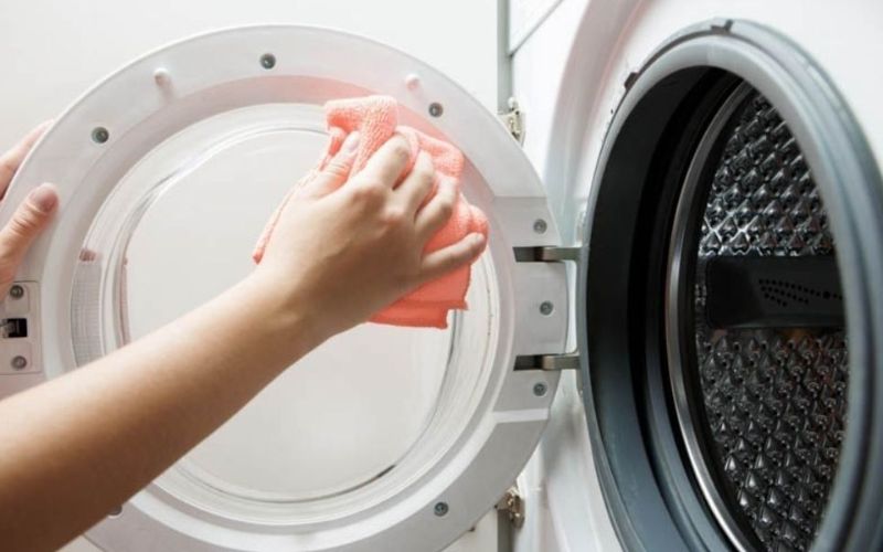 Cách vệ sinh máy giặt cửa trước hiệu quả, sạch sâu, nâng cao độ bền máy