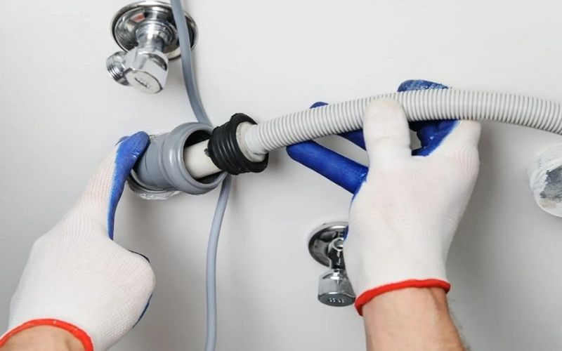 Vệ sinh ống xả máy giặt đúng cách, ngăn mùi hôi, tắc nghẽn hiệu quả