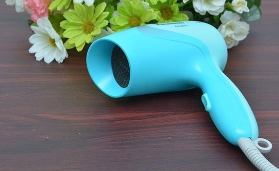 Máy sấy tốc Panasonic EH-ND11-A645 với thiết kế nhỏ gọn