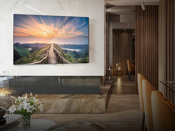 Hình ảnh minh họa tivi khung tranh với giá treo ẩn Full Motion Slim Wall Mount