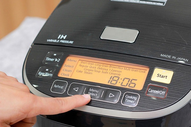 Nồi cơm điện SR-PX184KRA