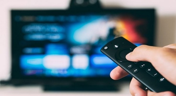 Người dùng cần ghép nối Tivi với điều khiển từ xa để thiết bị có thế nhận tín hiệu