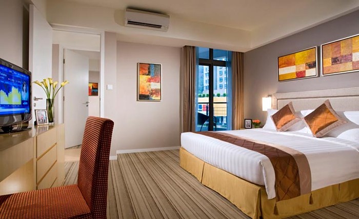 có nên lắp máy lạnh trên đầu giường làm mát