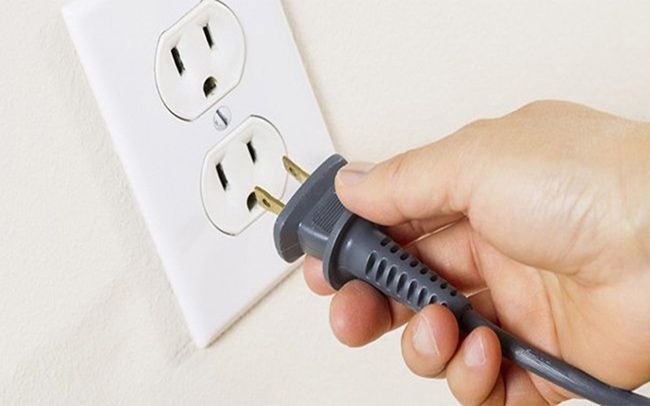 6 bước vệ sinh tủ lạnh đúng cách tại nhà hiệu quả năm 2018 - bước 1 rút nguồn điện