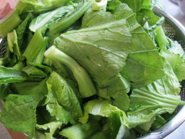 Cắt rau trước rồi cho vào tủ lạnh là cách bảo quản sai lầm