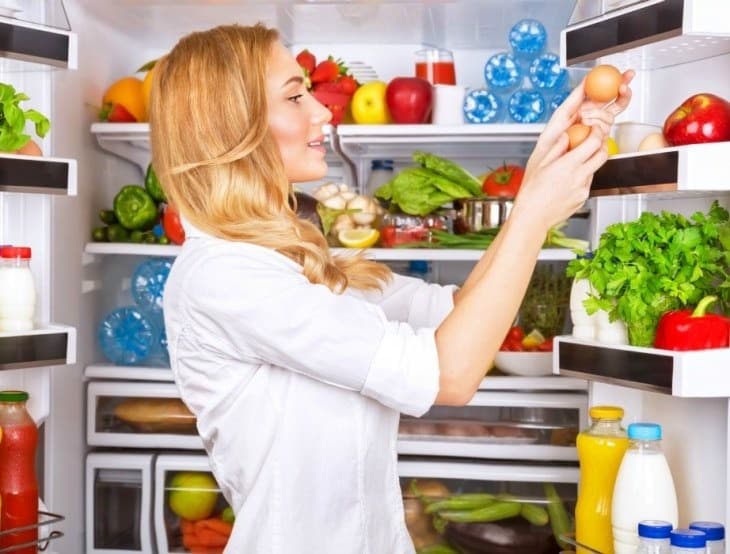 cách khử mùi hôi tủ lạnh gia đình